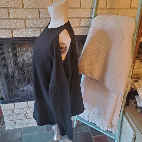 John + Jenn Soft Rolled Hem Cold-Shoulder Sweater M - Picture 5 of 8